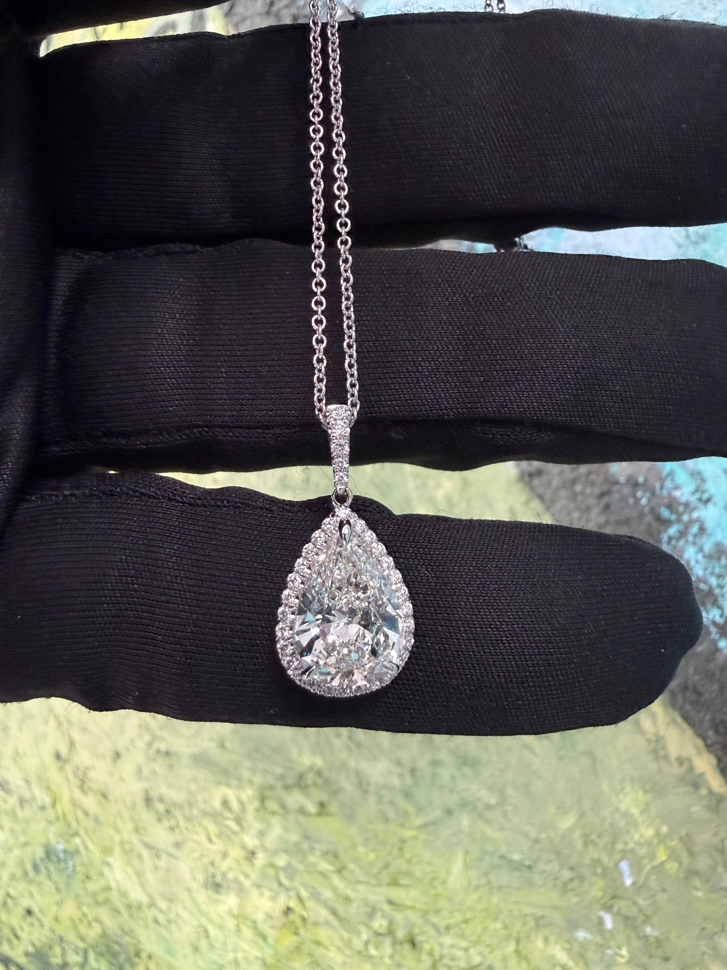 Modern Gold 2.55 Carat Certified Natural Pear Shape H VS2 Diamond Drop Pendant