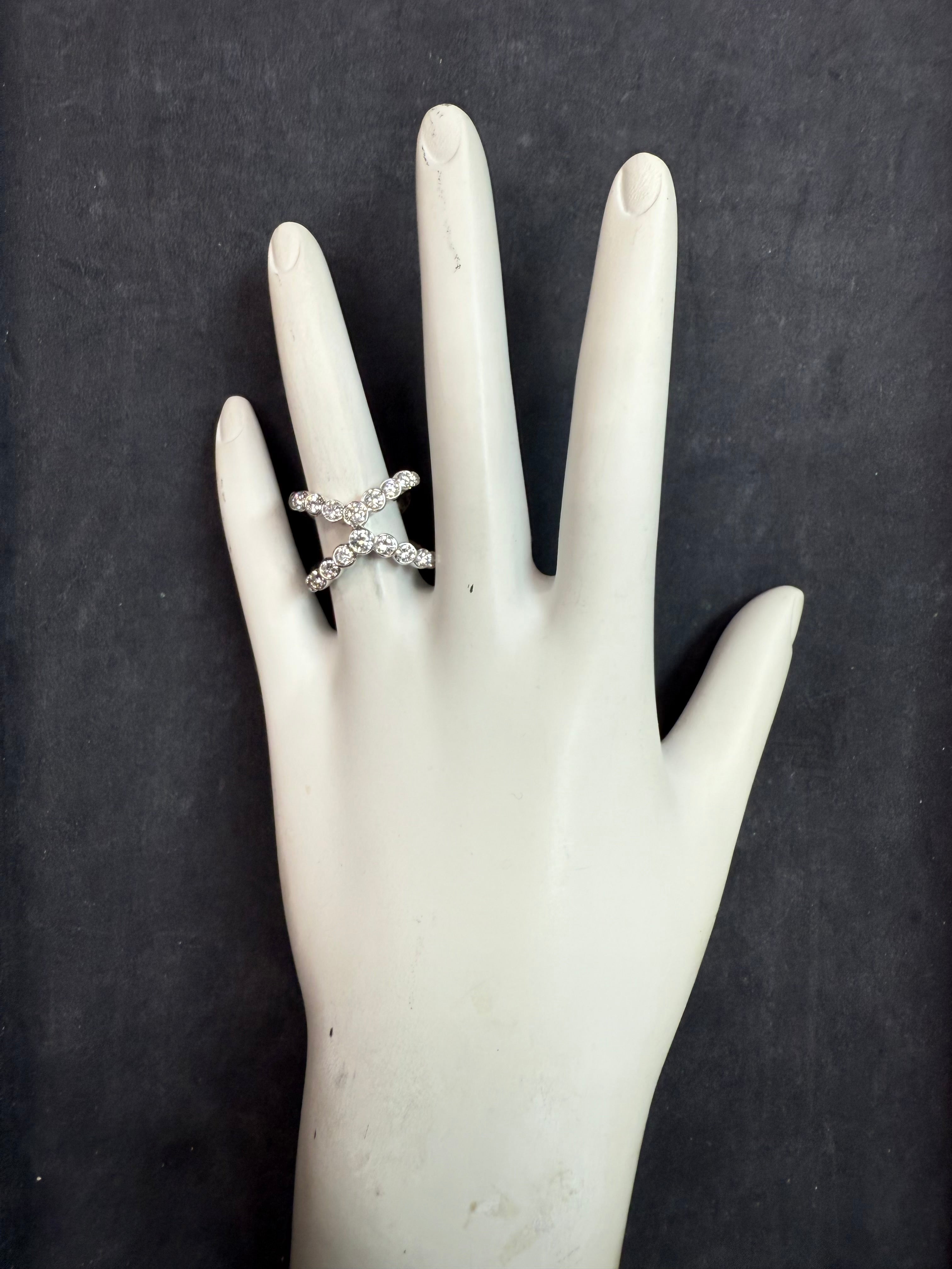 Modern Gold 1 Carat Natural Colorless Round Diamond Criss Cross Ring