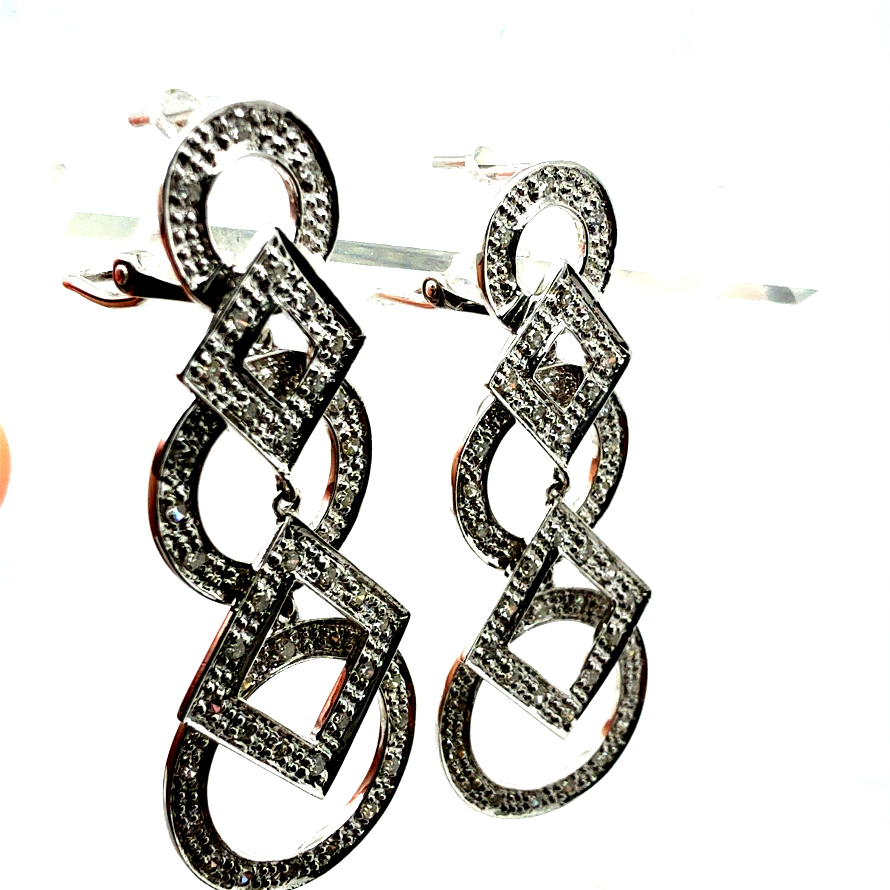 Modern White Gold 0.6 Carat Natural Diamond Fashion Drop Statement Earrings
