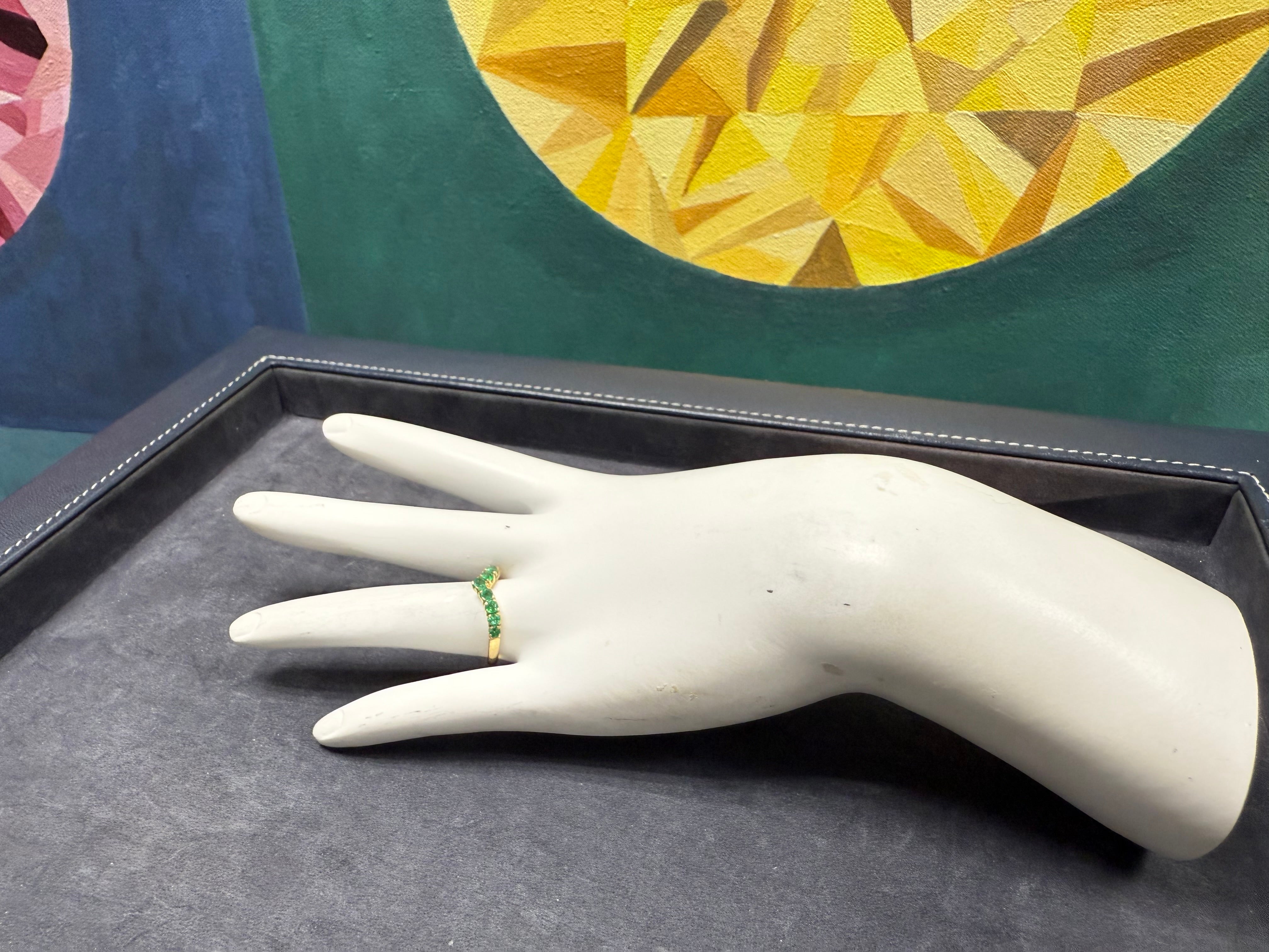 Modern Yellow Gold 0.7ct Natural Green Emerald Statement Band