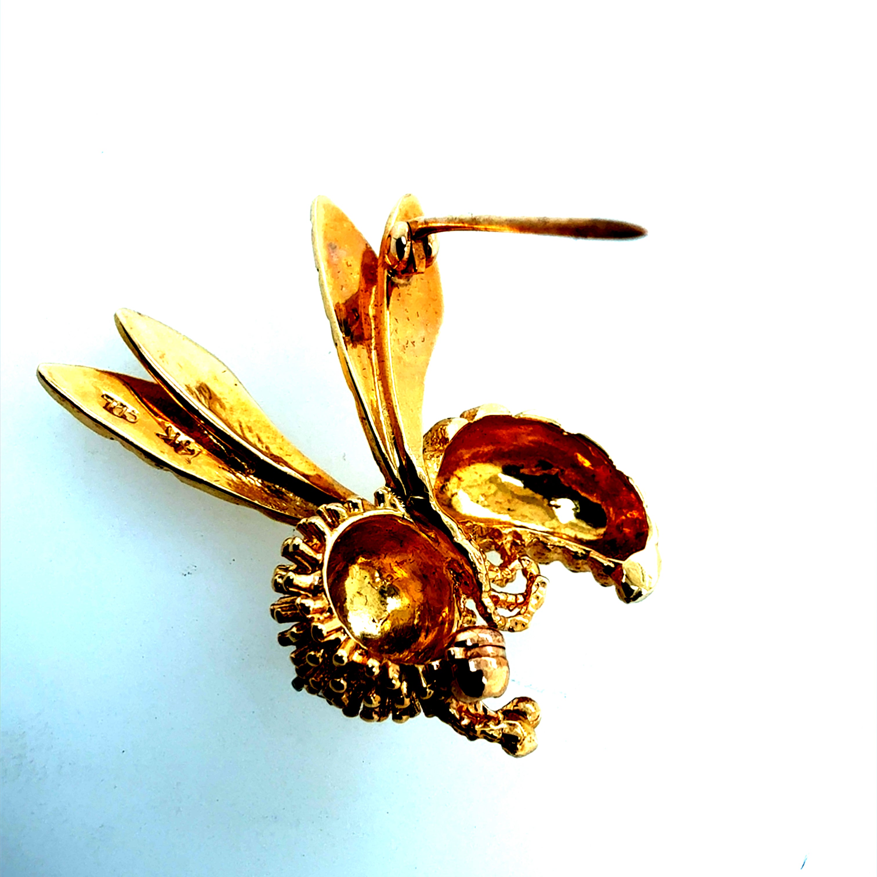 Retro Yellow Gold 0.13 Carat Natural Diamond Bee Brooch Pin Circa 1985