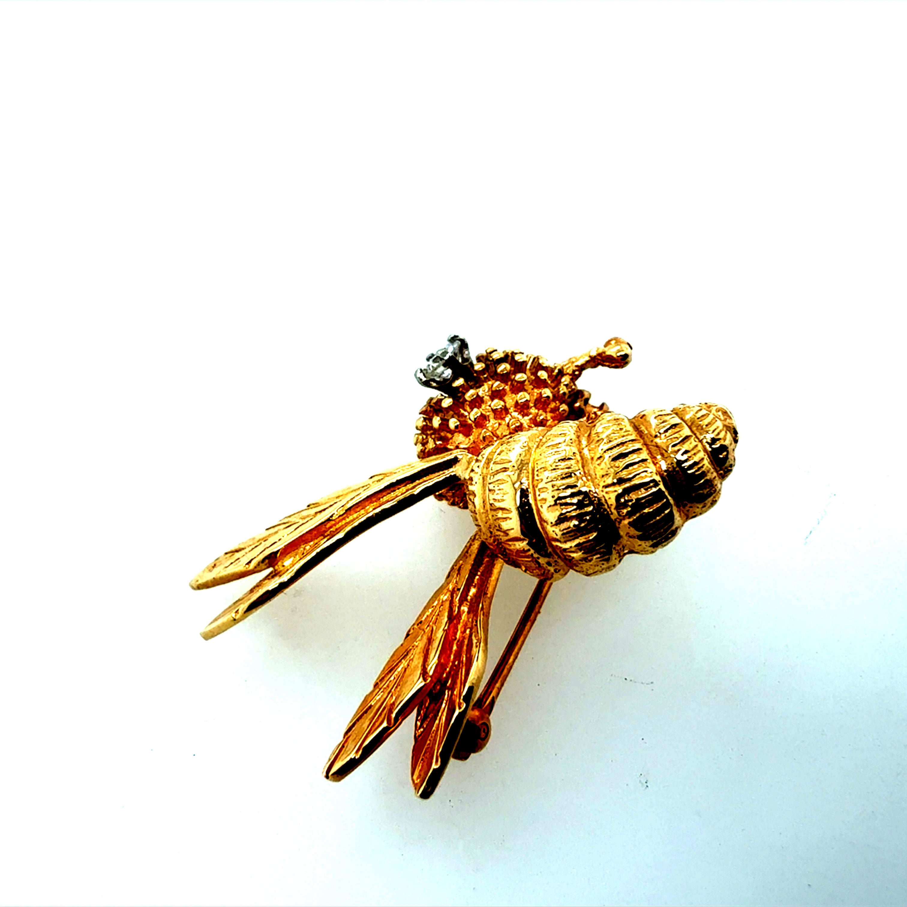 Retro Yellow Gold 0.13 Carat Natural Diamond Bee Brooch Pin Circa 1985