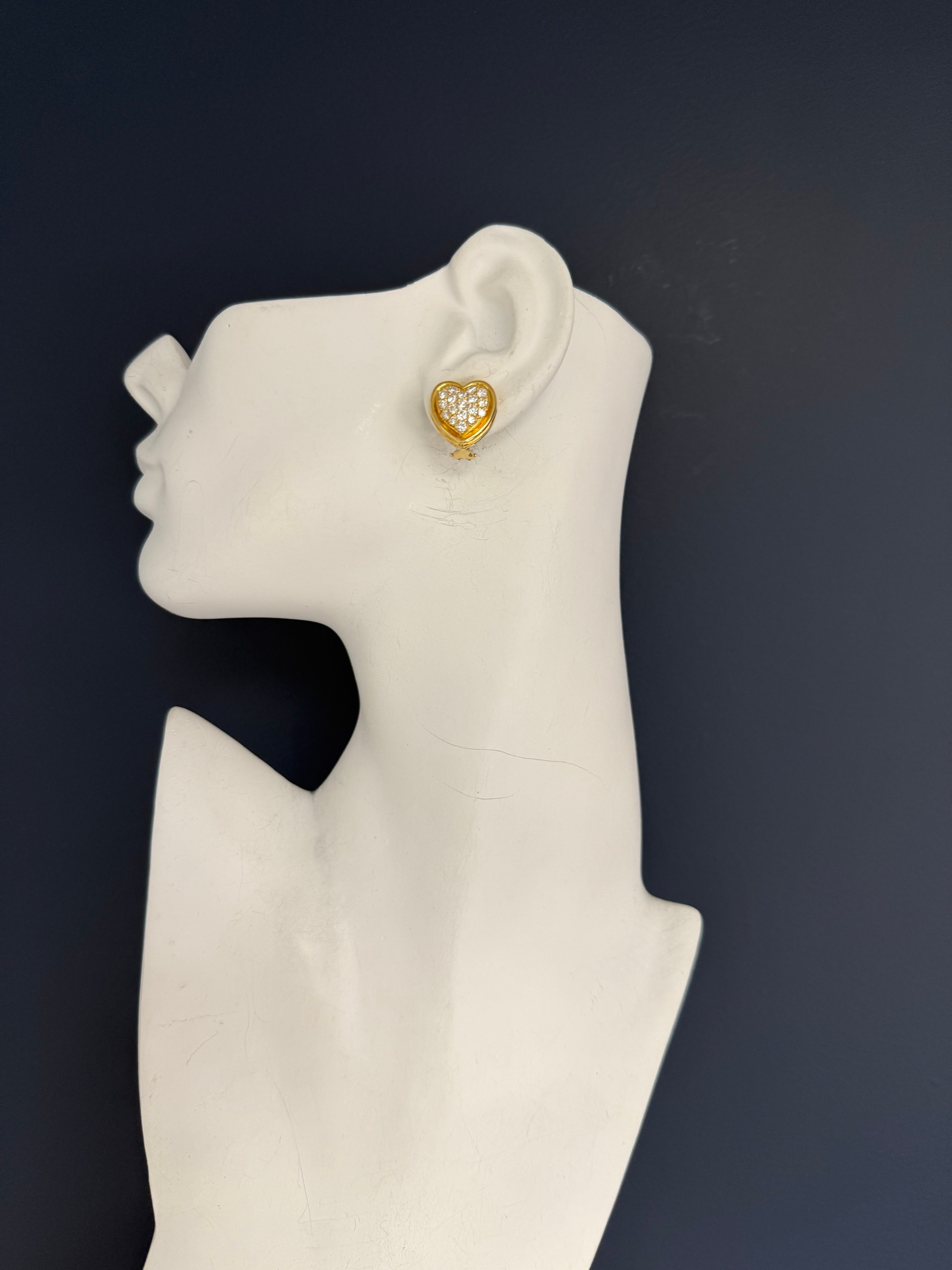 Retro Yellow Gold 2.1 Carat Natural Colorless Diamond Heart Shape Earrings