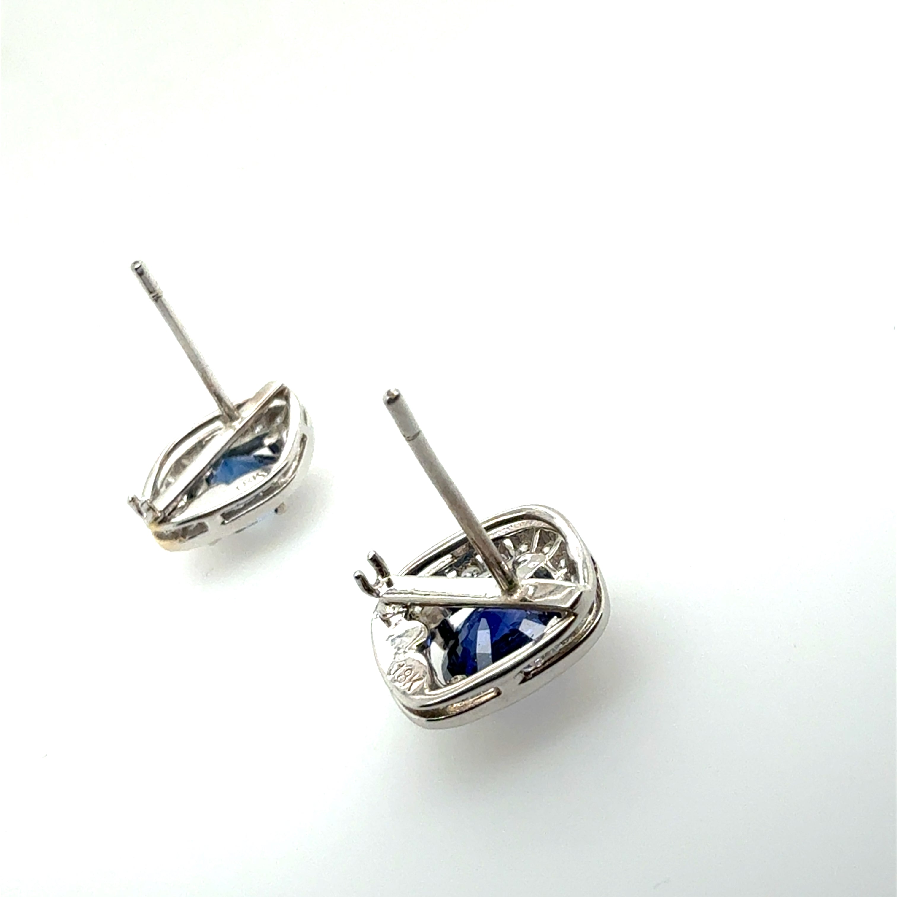 Modern Gold 2.8 Carats Natural Royal Blue Sapphire & Diamond Stud Halo Earrings