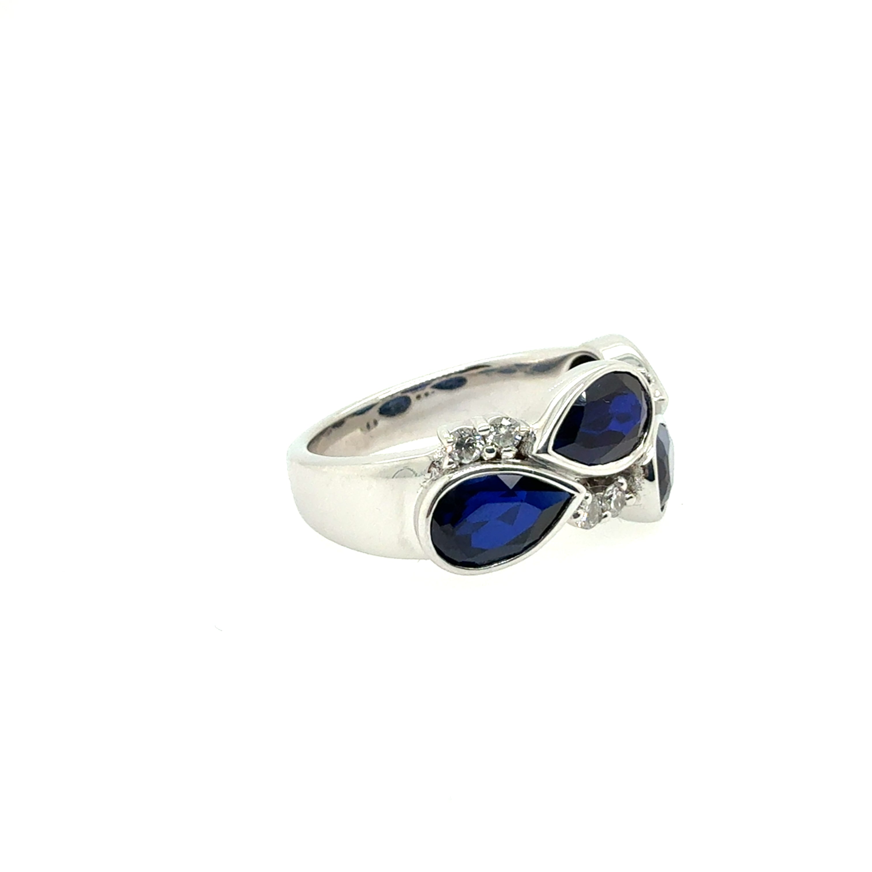 Modern Gold 4.75 Carat Natural Royal Blue Sapphire & Diamond Cocktail Ring