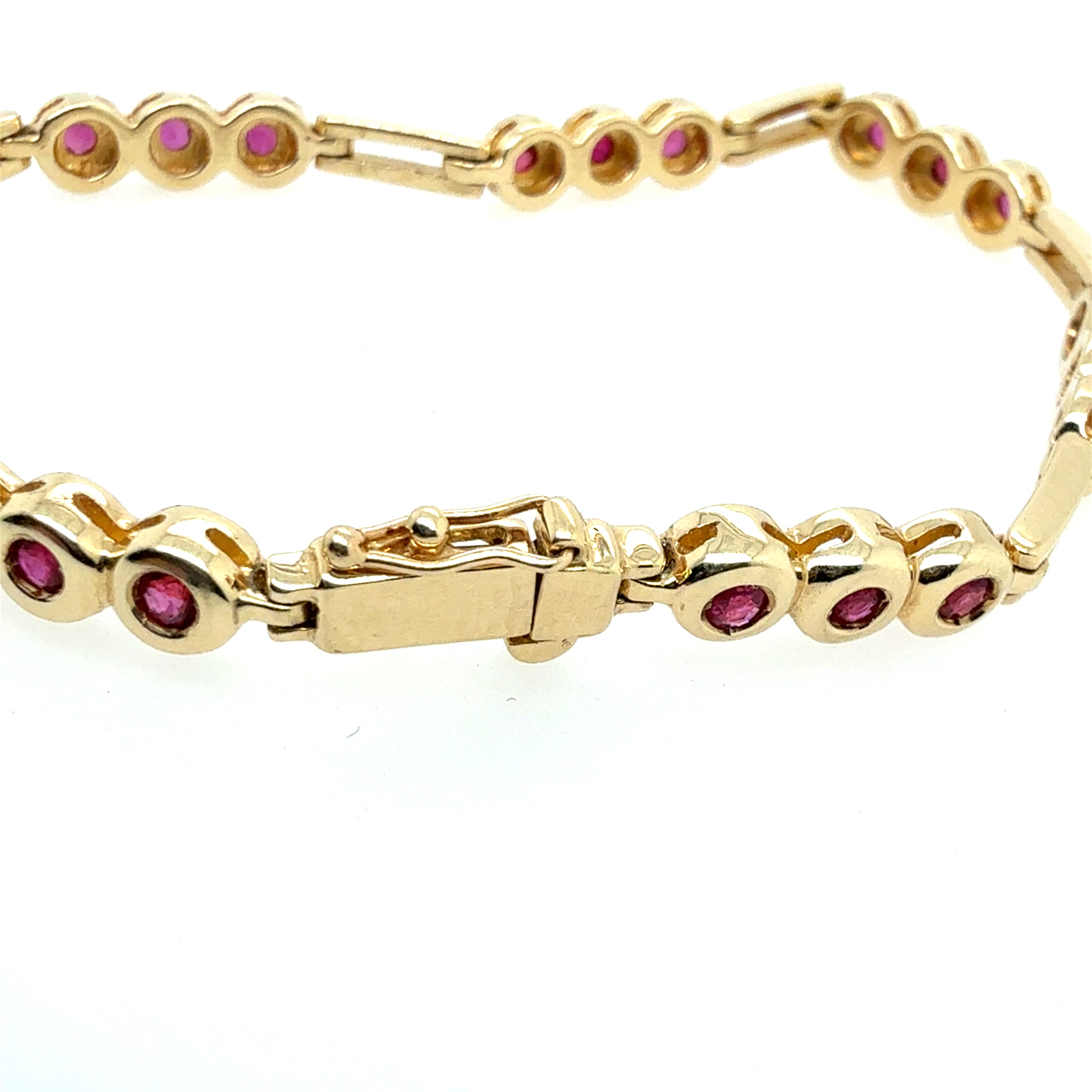 Retro Yellow Gold 0.65 Carat Natural Red Ruby Bracelet Circa 1980
