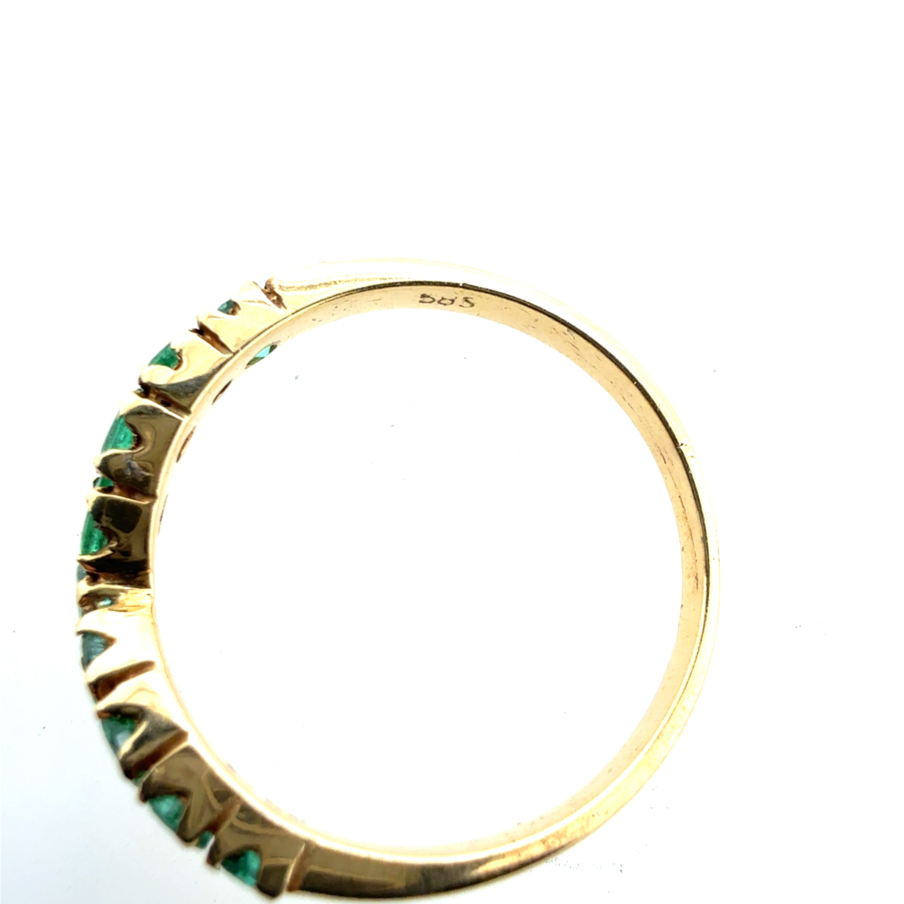 Modern Yellow Gold 0.7ct Natural Green Emerald Statement Band