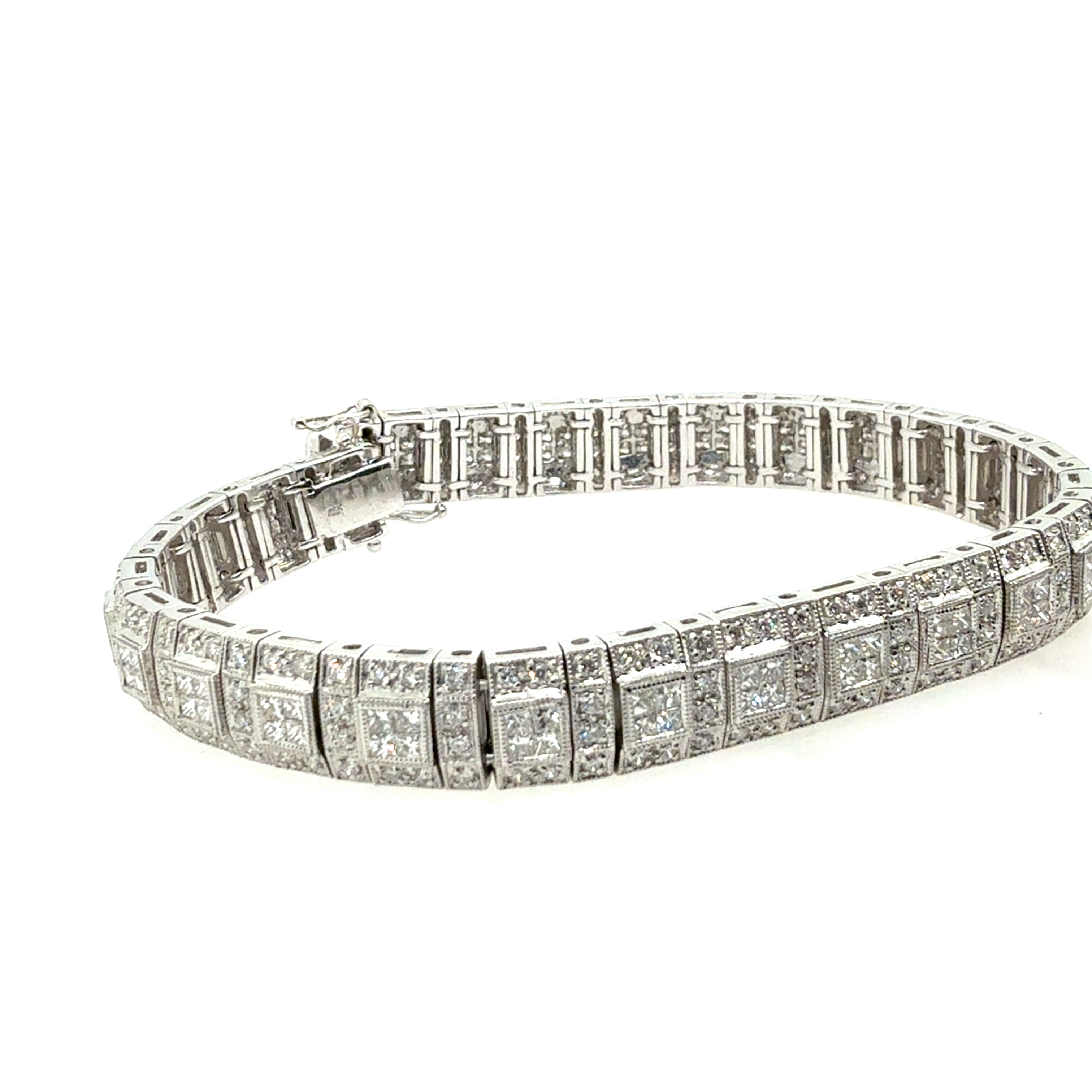 Modern Gold 4 Carat Natural Colorless Round & Princess Diamond Bracelet