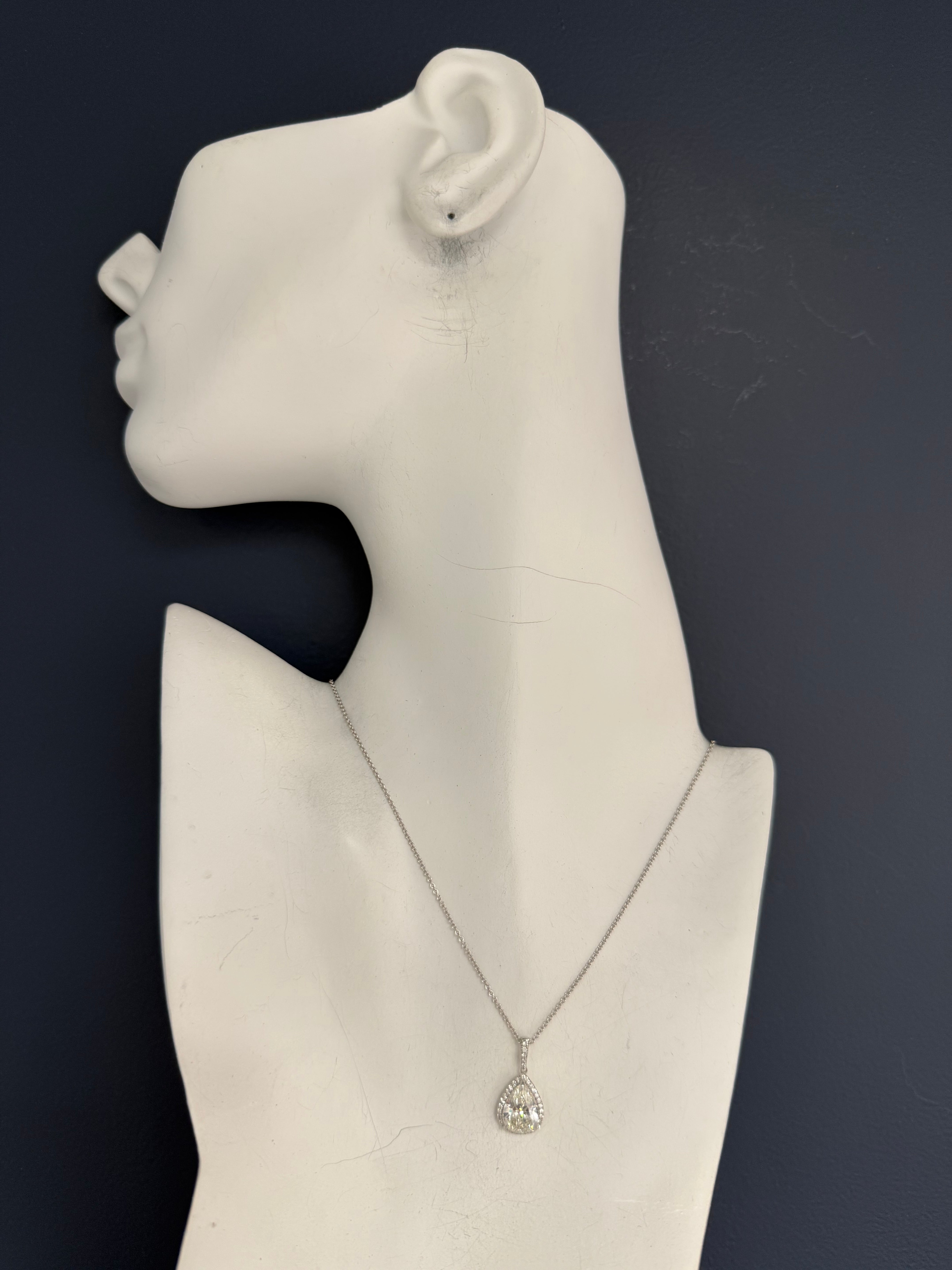 Modern Gold 2.55 Carat Certified Natural Pear Shape H VS2 Diamond Drop Pendant