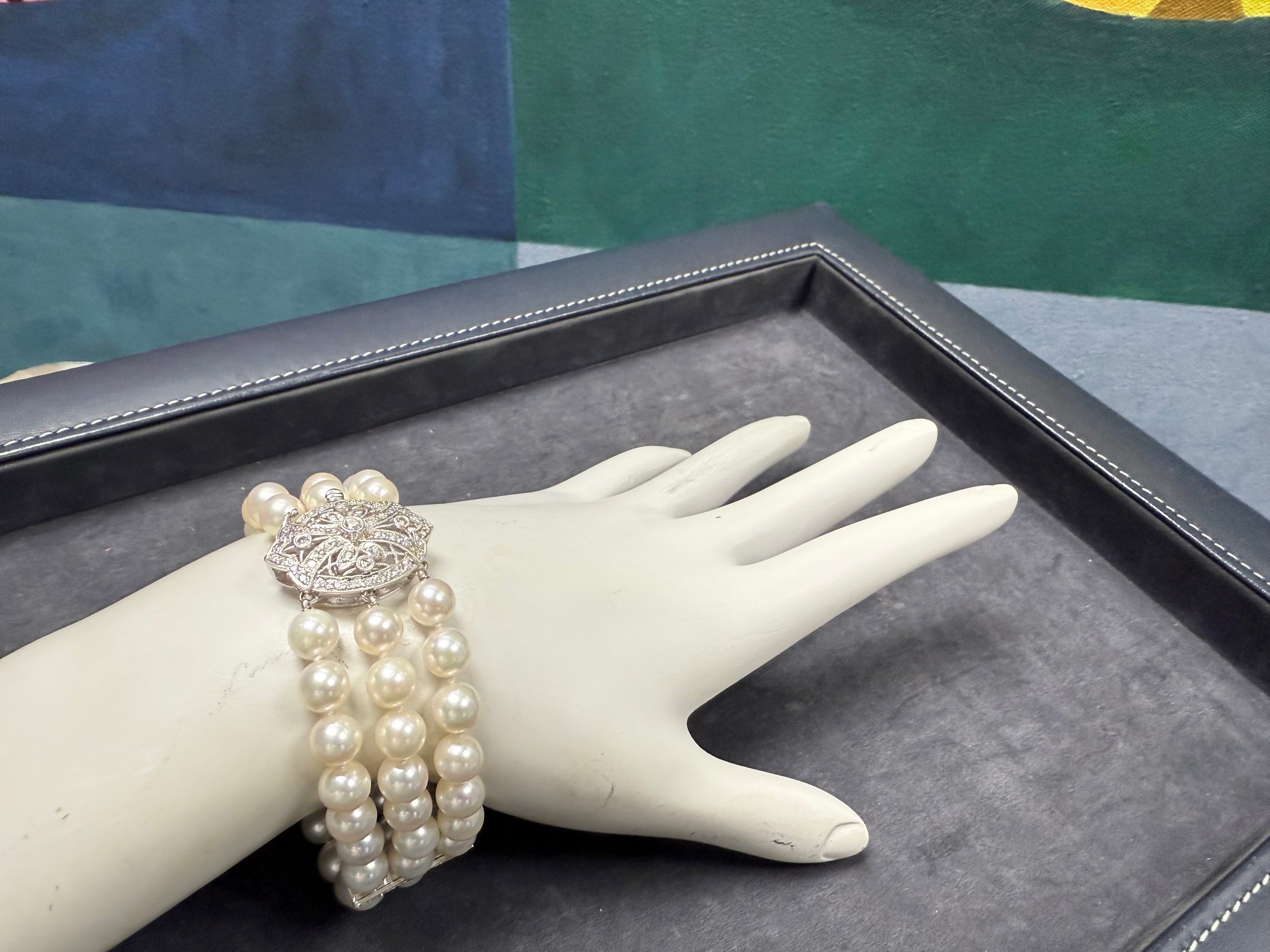 Retro Gold Cultured Akoya Pearl 7 Inch Bracelet 0.8 Carat Natural Diamond Clasp