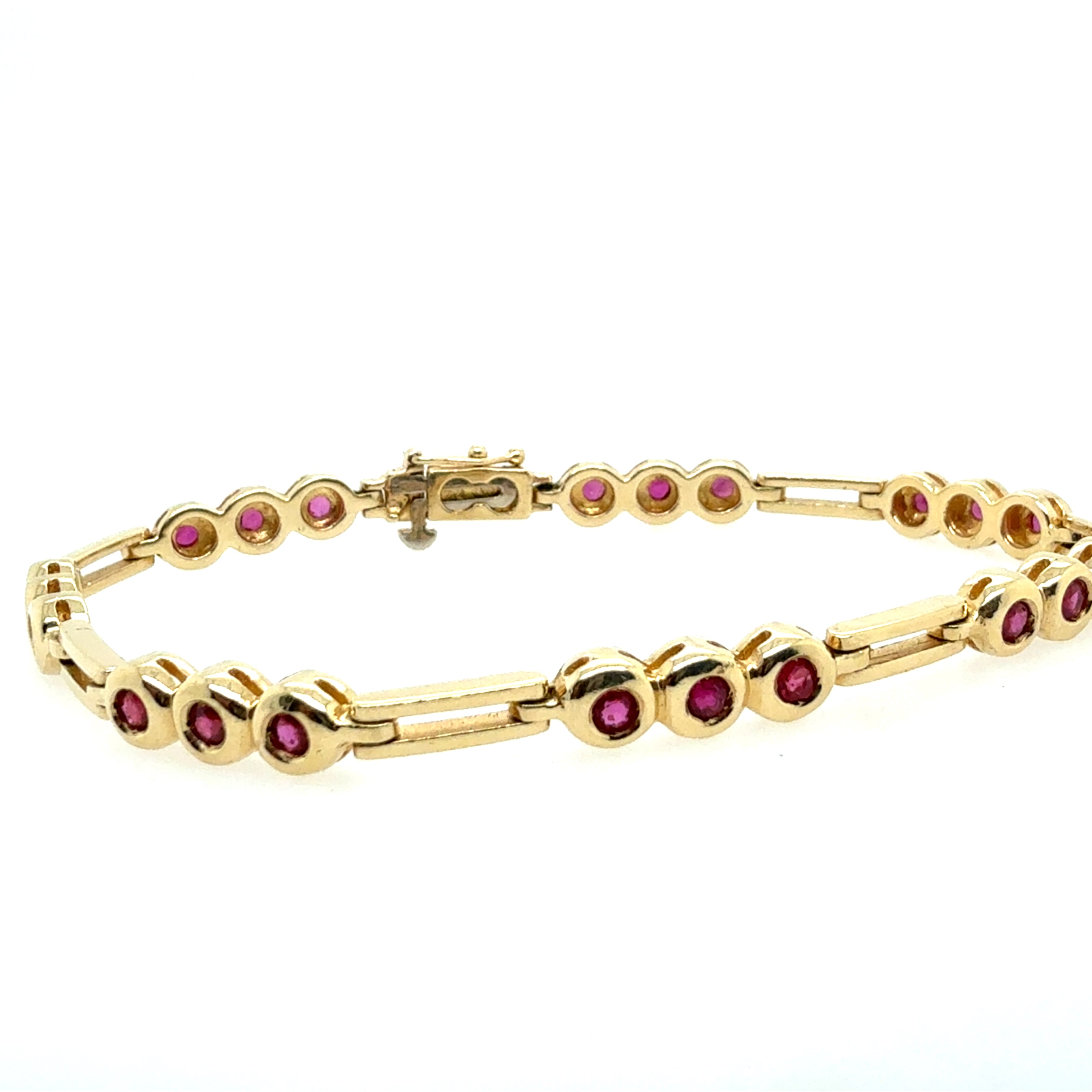 Retro Yellow Gold 0.65 Carat Natural Red Ruby Bracelet Circa 1980