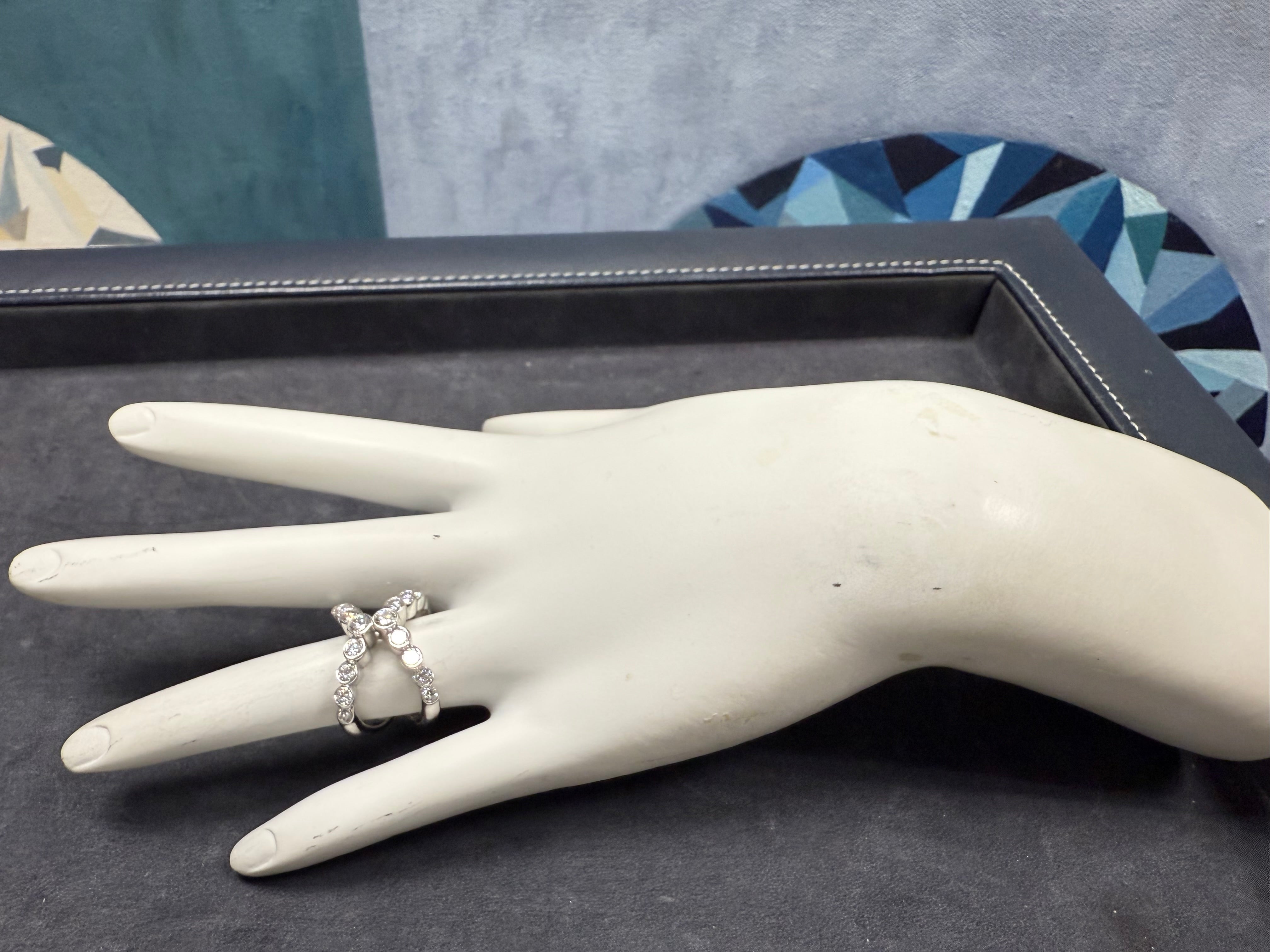 Modern Gold 1 Carat Natural Colorless Round Diamond Criss Cross Ring