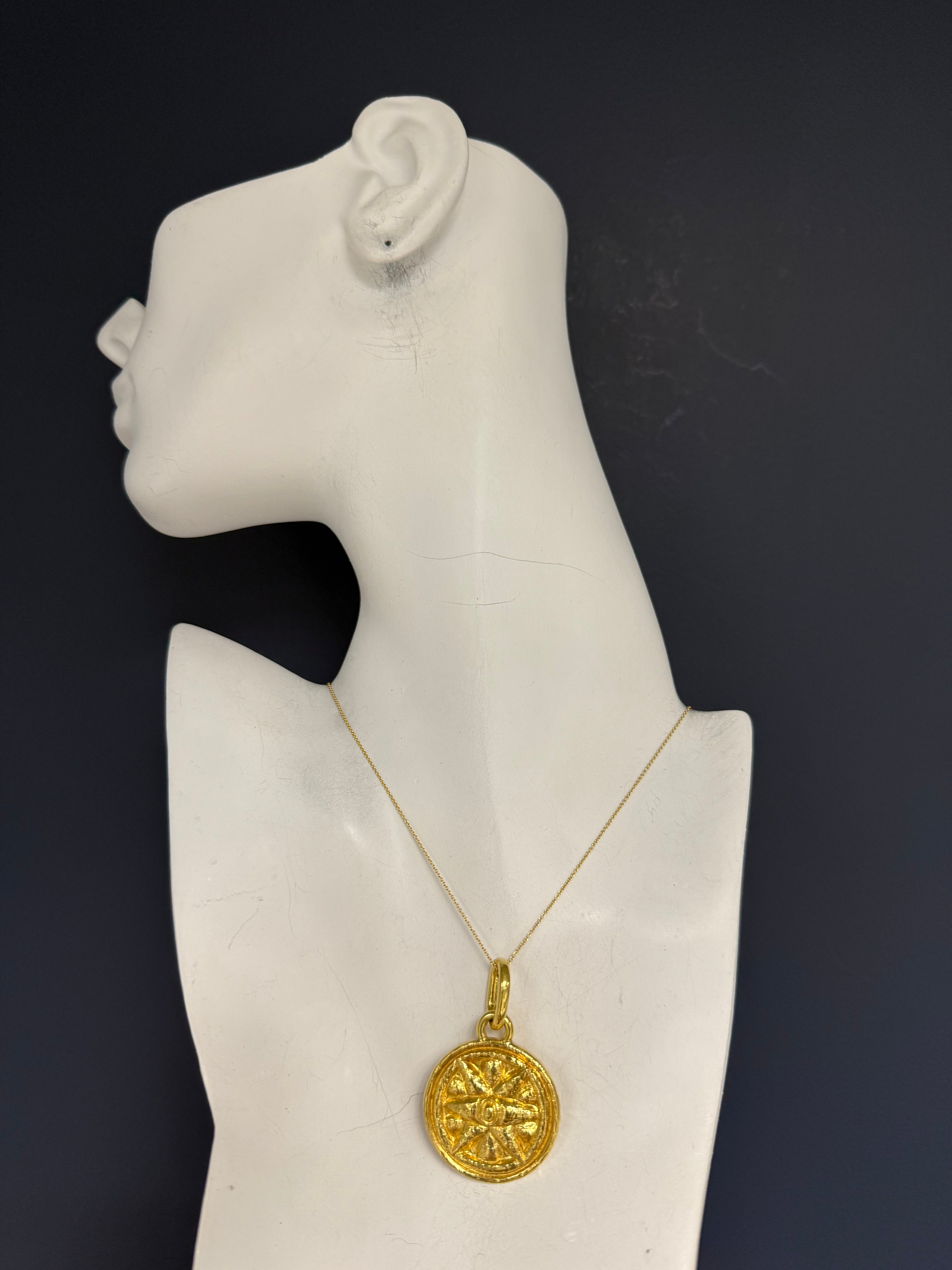 Retro Yellow Gold Six-Point Circular Sun Medallion Pendant Circa 1990