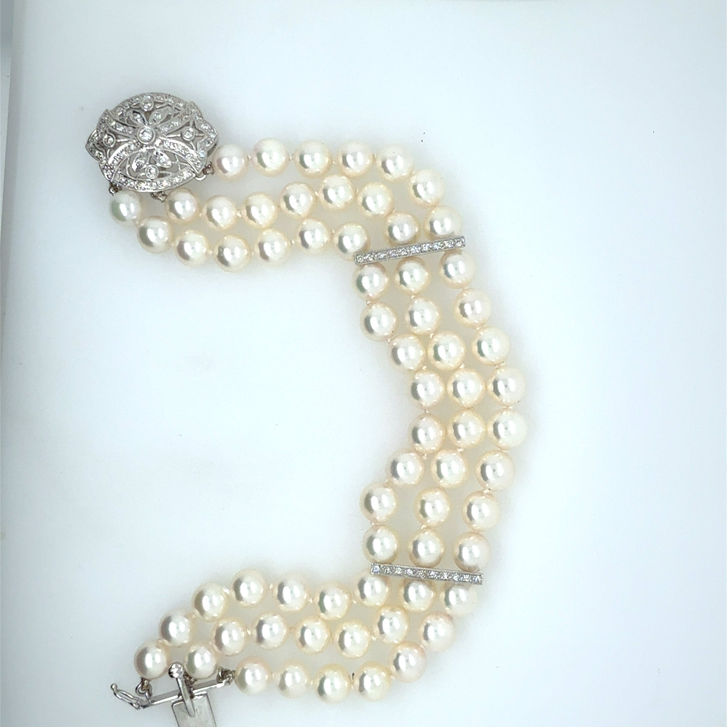 Retro Gold Cultured Akoya Pearl 7 Inch Bracelet 0.8 Carat Natural Diamond Clasp