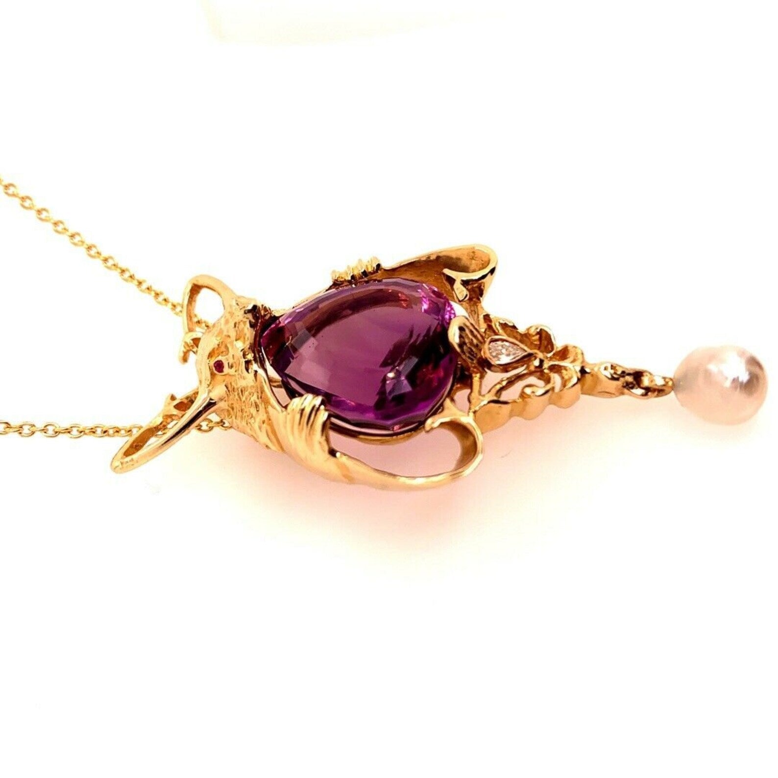 Retro Gold Kangaroo Pendant Natural 25 Carat Diamond & Amethyst Circa 1960