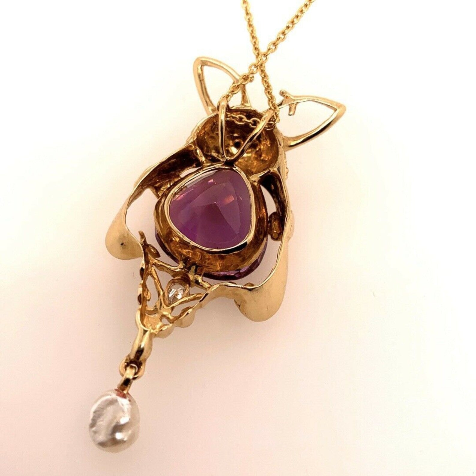 Retro Gold Kangaroo Pendant Natural 25 Carat Diamond & Amethyst Circa 1960