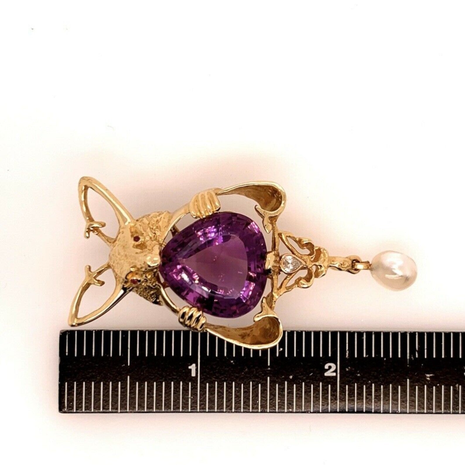 Retro Gold Kangaroo Pendant Natural 25 Carat Diamond & Amethyst Circa 1960
