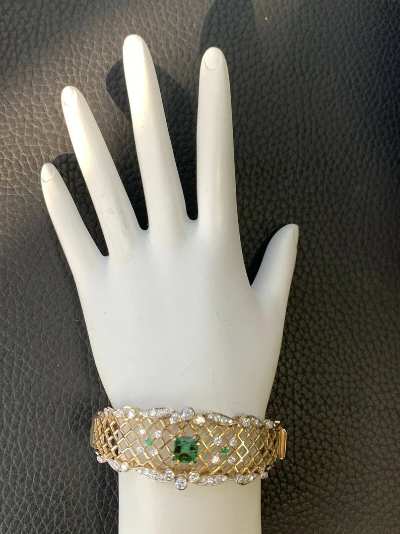 3.70 Carat Retro Gold Bangle Natural Green Emerald Gemstone & Diamond Circa 1970