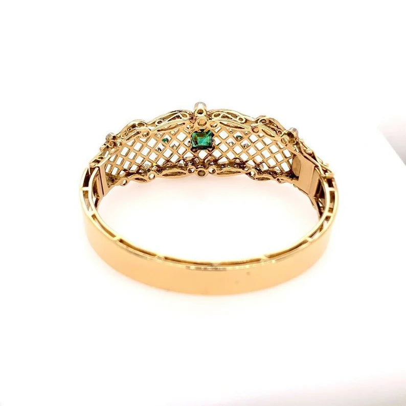 3.70 Carat Retro Gold Bangle Natural Green Emerald Gemstone & Diamond Circa 1970
