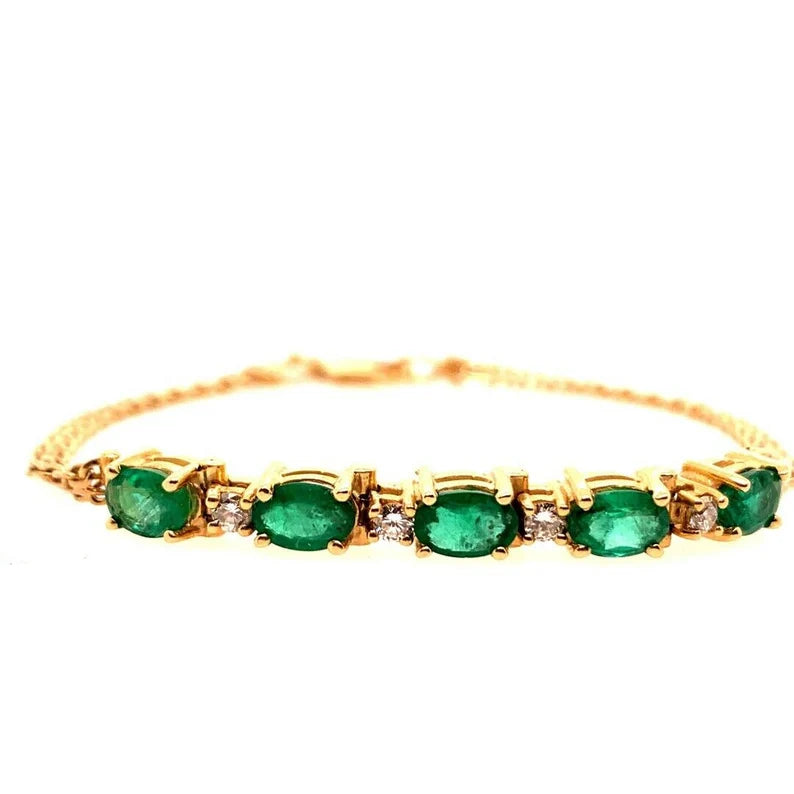 Modern Gold Bracelet 2.50 Carat Natural Oval Emerald & Diamond Gem Circa 1980
