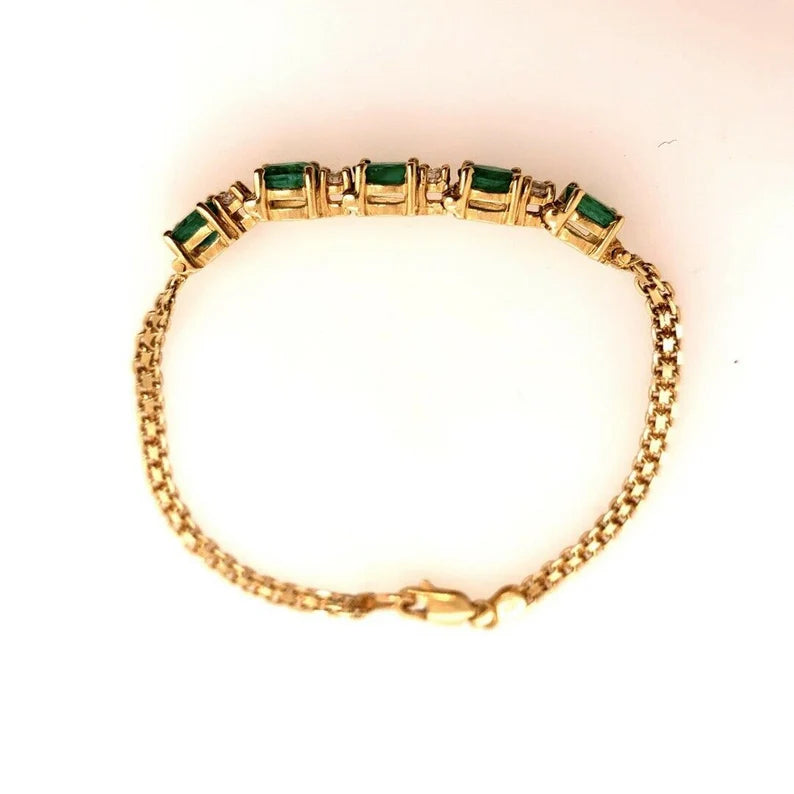 Modern Gold Bracelet 2.50 Carat Natural Oval Emerald & Diamond Gem Circa 1980
