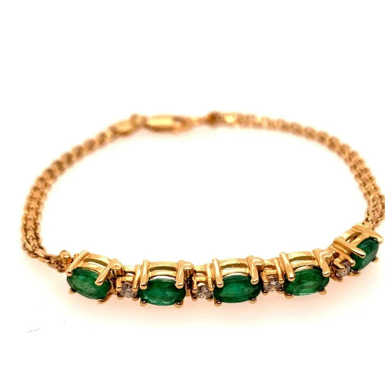 Modern Gold Bracelet 2.50 Carat Natural Oval Emerald & Diamond Gem Circa 1980
