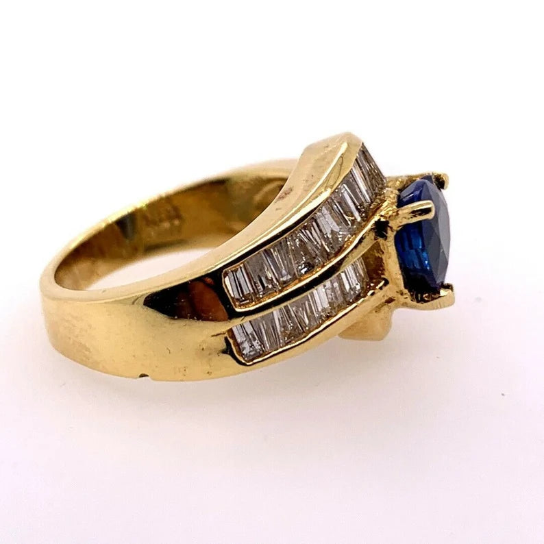 Retro Gold Cocktail 4.50 Carat Ring Natural Heart Sapphire & Diamond Circa 1980
