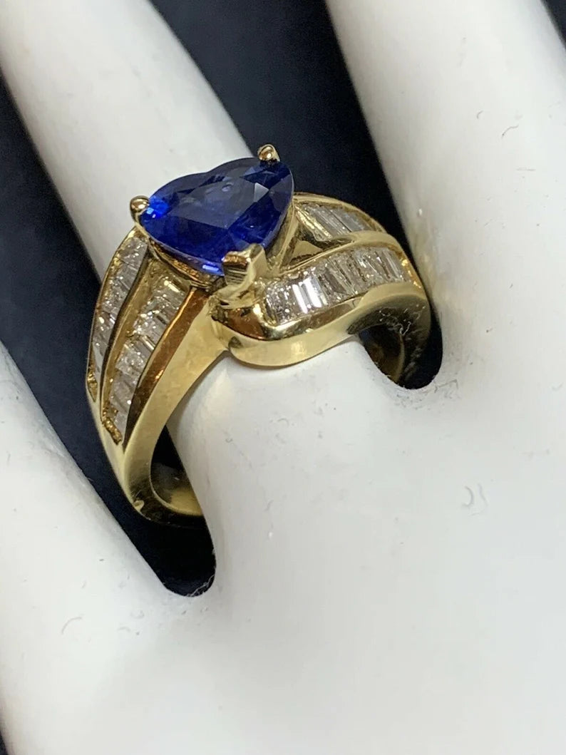 Retro Gold Cocktail 4.50 Carat Ring Natural Heart Sapphire & Diamond Circa 1980