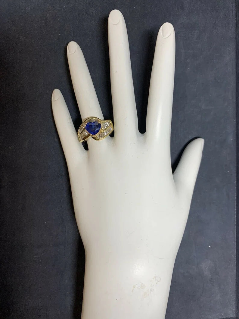 Retro Gold Cocktail 4.50 Carat Ring Natural Heart Sapphire & Diamond Circa 1980