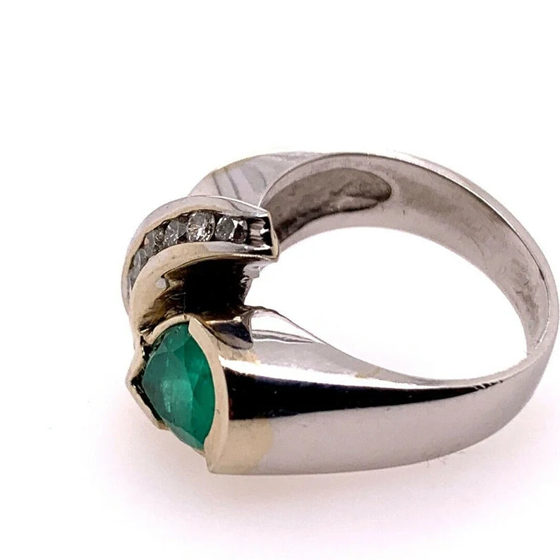 Modern Gold Cocktail Ring 3.25 Carat Natural Green Emerald & Diamond Circa 1970