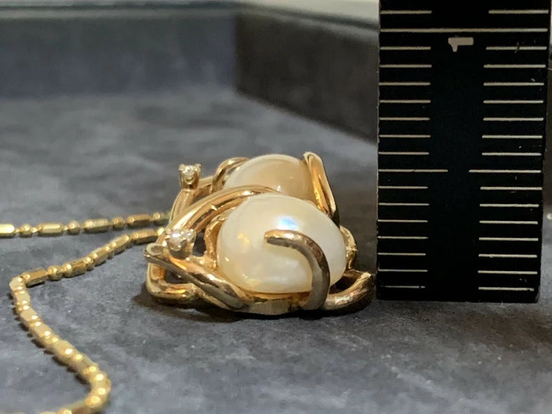 Retro Gold Pendant 0.20 Carat Natural Diamond And Pearl Hand Craft Circa 1980