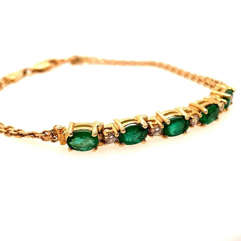 Modern Gold Bracelet 2.50 Carat Natural Oval Emerald & Diamond Gem Circa 1980