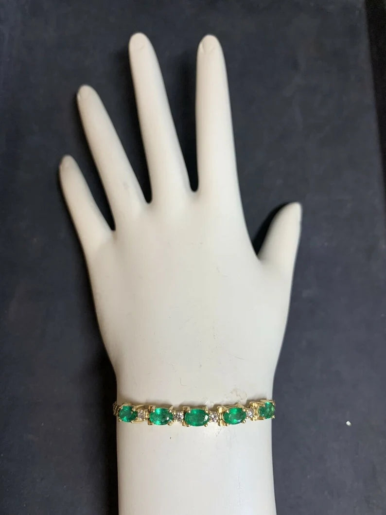 Modern Gold Bracelet 2.50 Carat Natural Oval Emerald & Diamond Gem Circa 1980