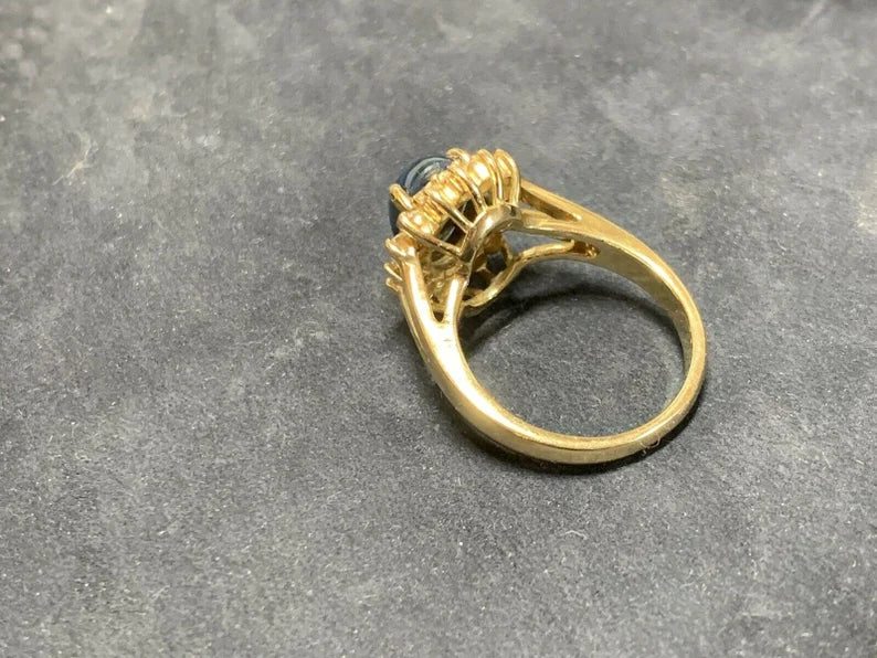 Retro Gold Cocktail Ring 4.50 Carat Natural Blue Sapphire & Diamond Circa 1960