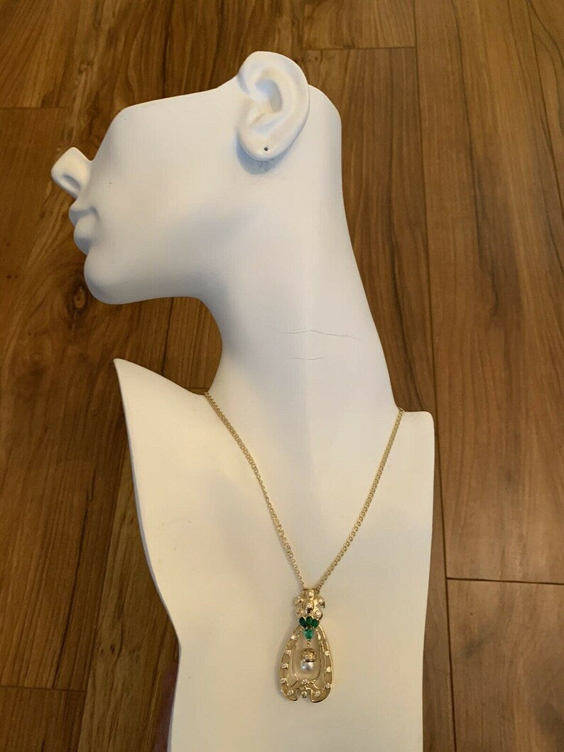 Retro Gold Pendant 1.75 Carat Natural Colombian Emerald Gem & Diamond Circa 1960