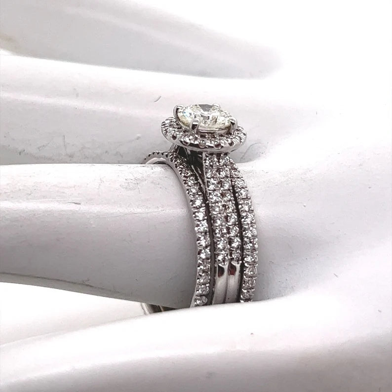 Modern Gold 1.9 Carat Natural Round Brilliant Diamond Engagement Ring & Band Set