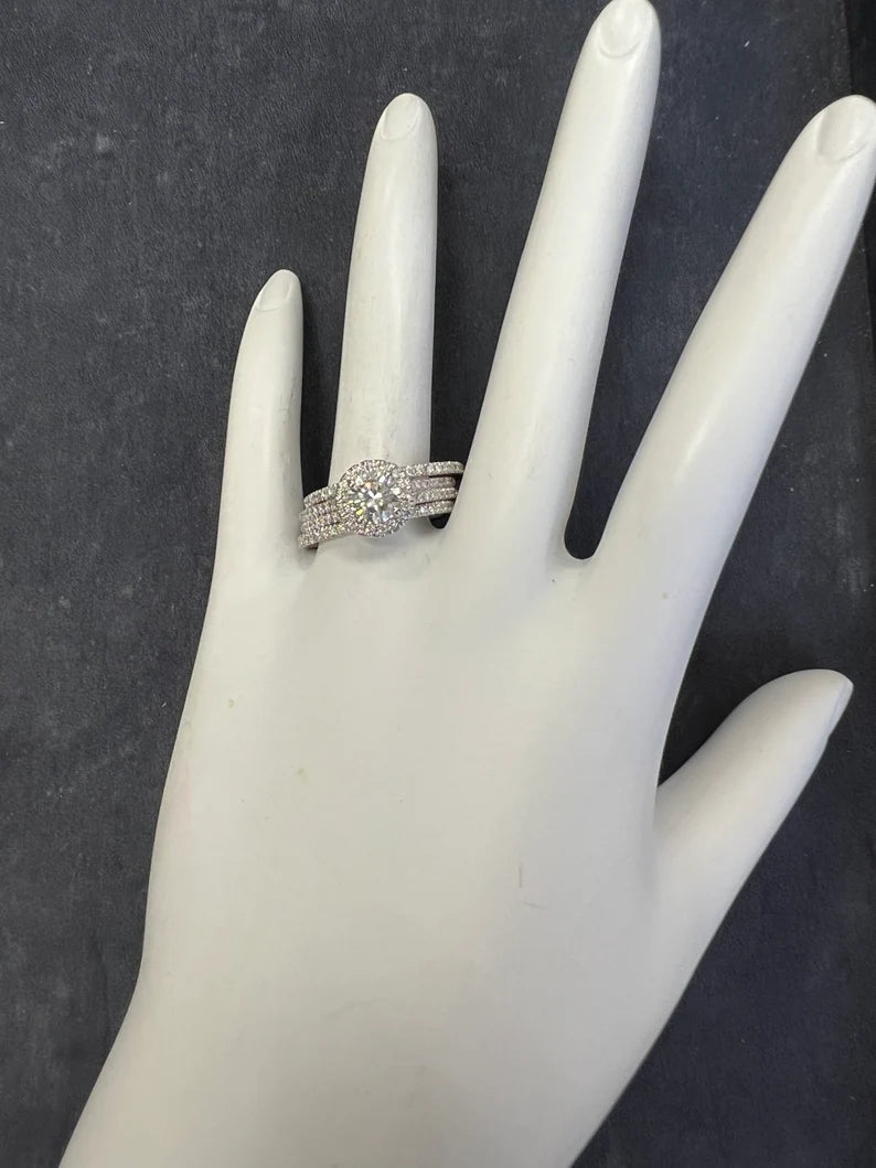 Modern Gold 1.9 Carat Natural Round Brilliant Diamond Engagement Ring & Band Set