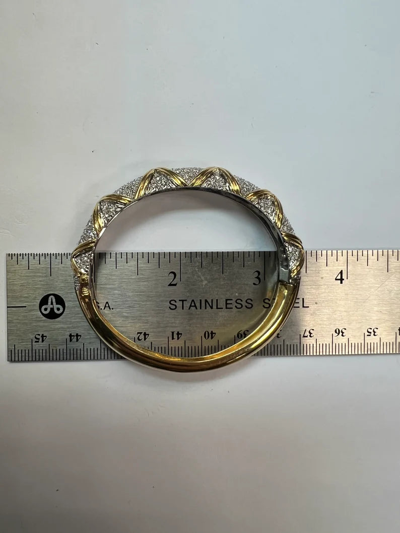 Retro Gold 2.50 Carat Natural Colorless Round Diamond Bangle Bracelet Circa 1960