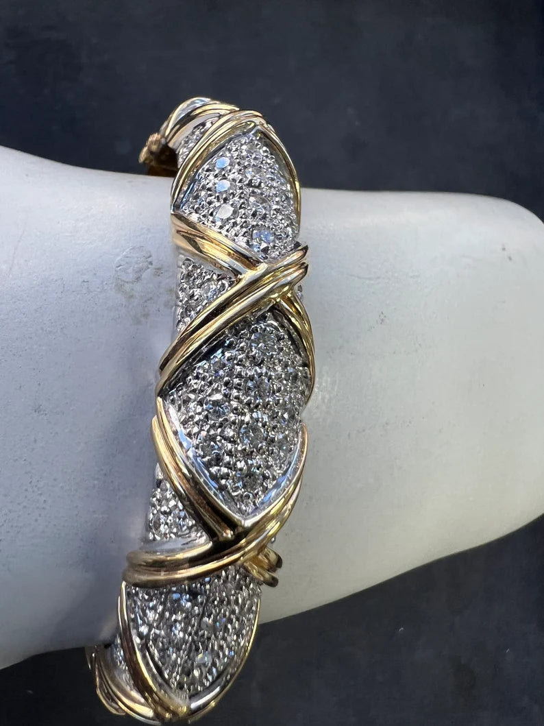 Retro Gold 2.50 Carat Natural Colorless Round Diamond Bangle Bracelet Circa 1960