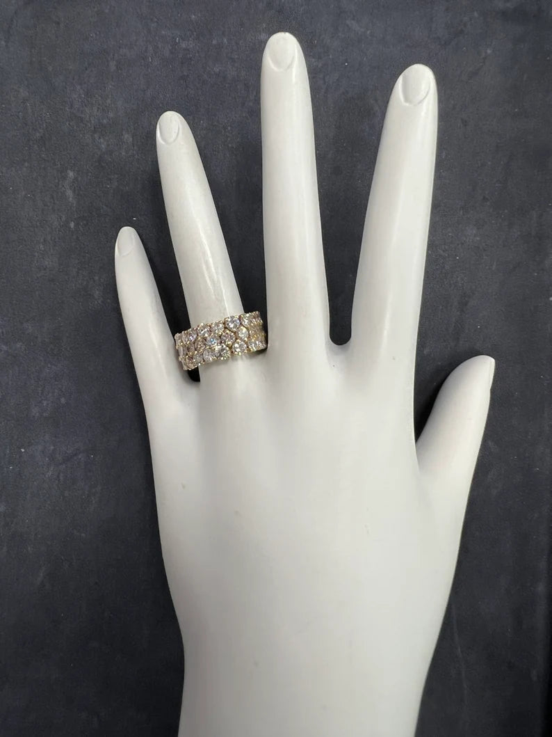 Modern Gold 8 Carat Natural Round Brilliant Diamond Flexible Band Size 9 Ring