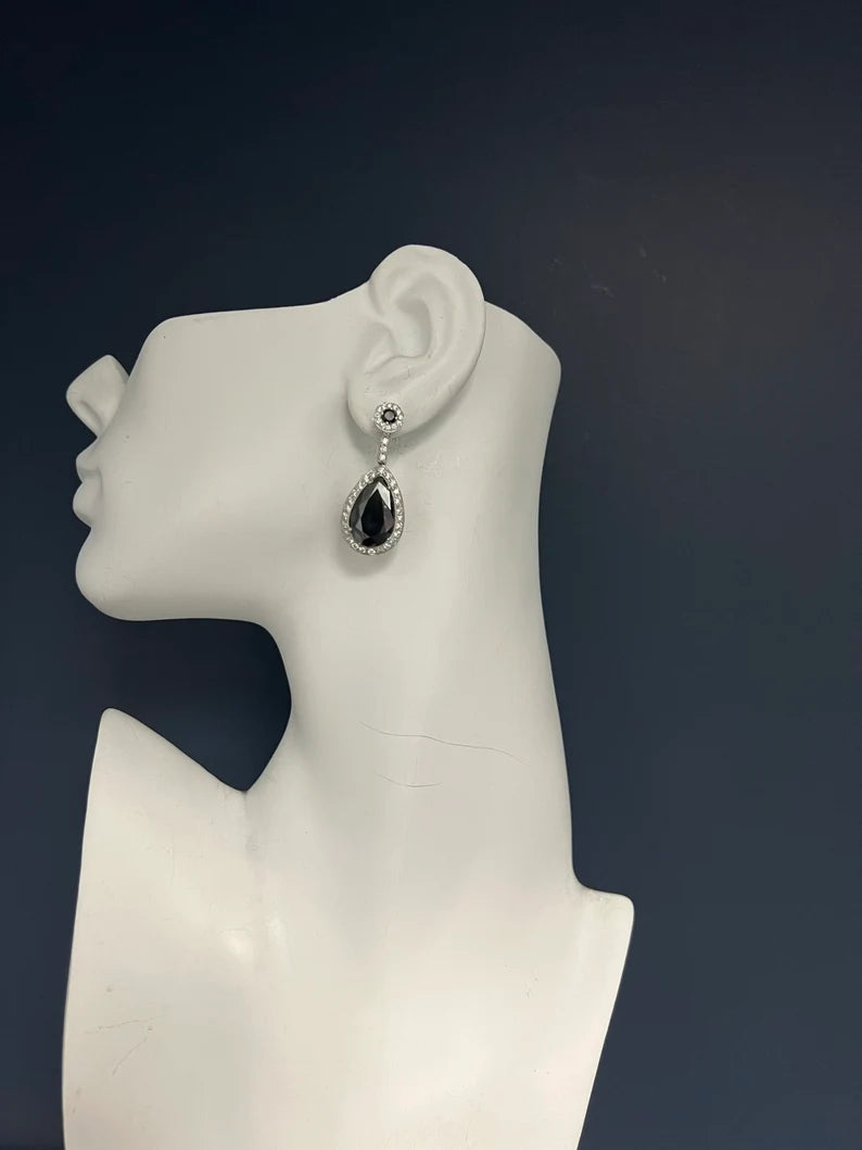 Modern Gold 23 Carat Natural Colorless and Black Pear Shaped Diamond Earrings