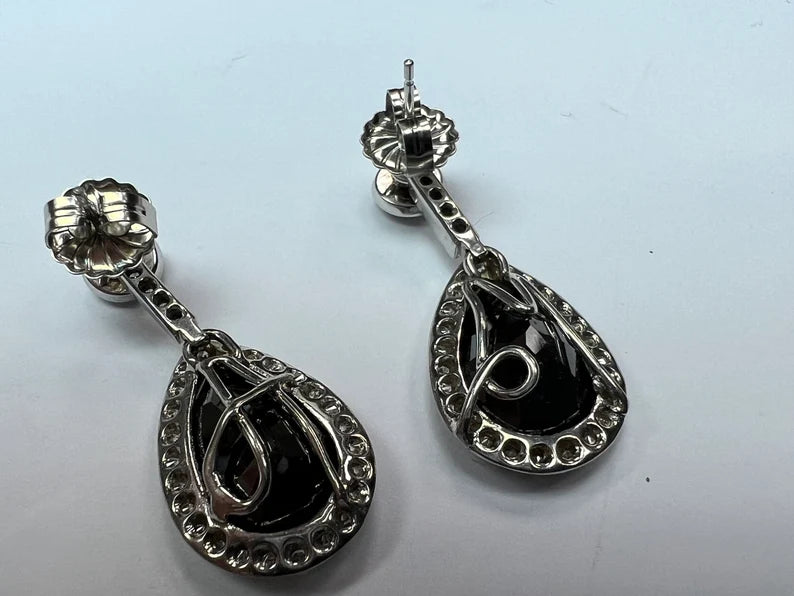 Modern Gold 23 Carat Natural Colorless and Black Pear Shaped Diamond Earrings