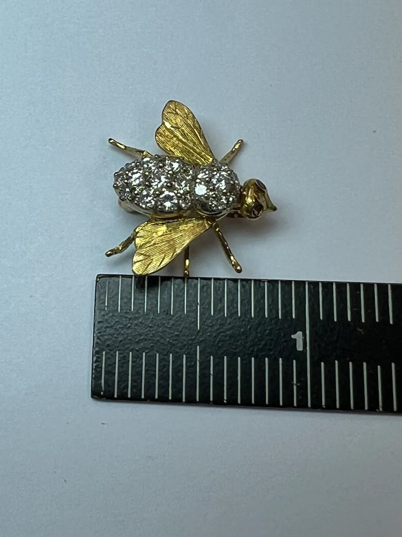 Retro Gold 0.75 Carat Natural Round Ruby & Diamond Bee Pin Brooche Circa 1950