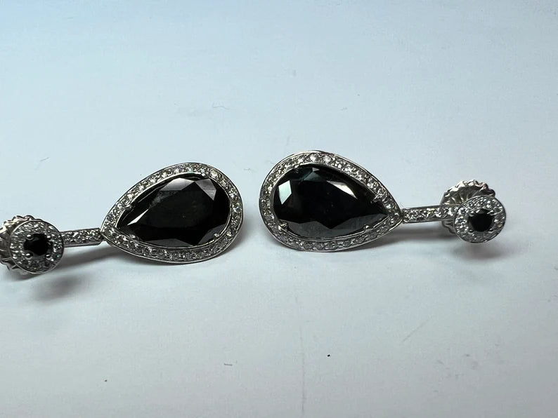 Modern Gold 23 Carat Natural Colorless and Black Pear Shaped Diamond Earrings
