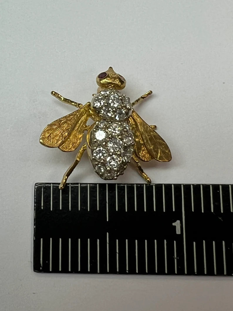 Retro Gold 0.75 Carat Natural Round Ruby & Diamond Bee Pin Brooche Circa 1950