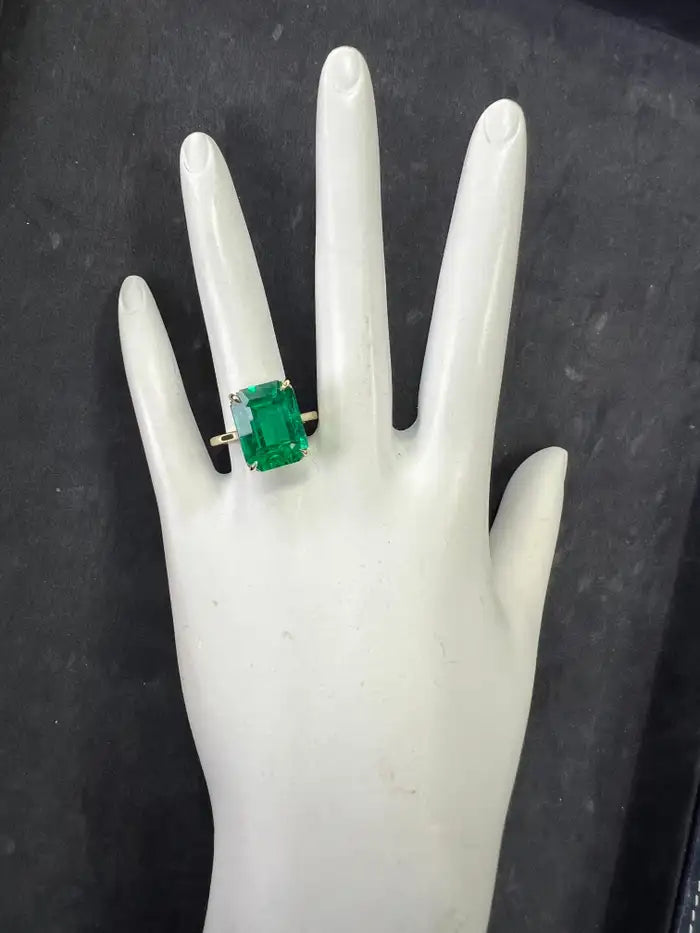 Modern Gold 8.27 Carat AGL Certified Natural Zambian Green Emerald Cocktail Ring