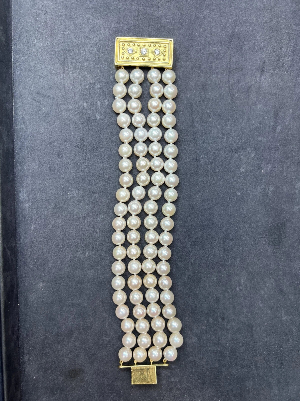 Retro Gold Cultured Akoya Pearl 7 Inch Bracelet 0.35 Carat Natural Diamond Clasp