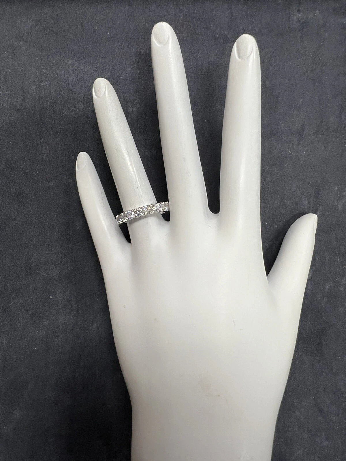 Modern Gold 0.85 Carat Natural Round Ideal Colorless VS Diamond Engagement Band