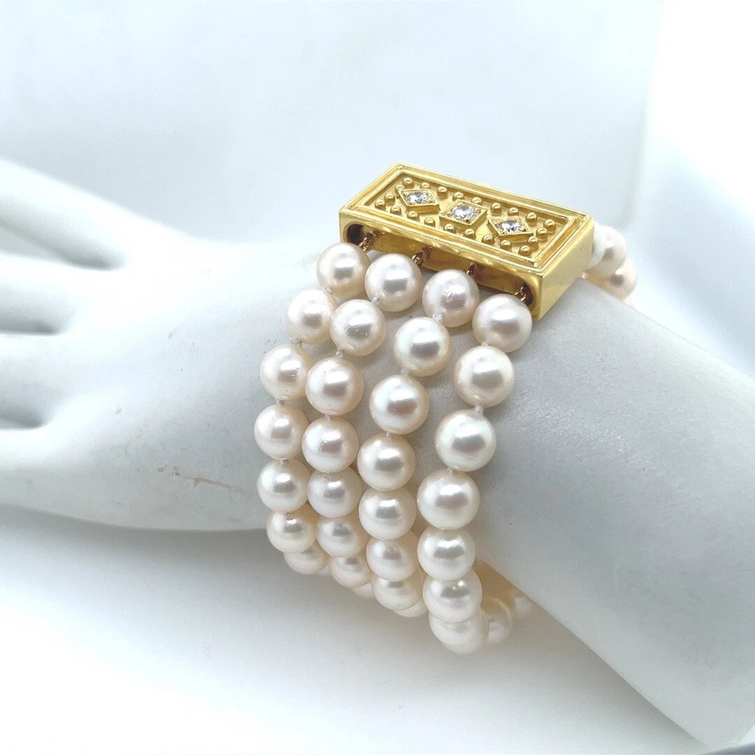 Retro Gold Cultured Akoya Pearl 7 Inch Bracelet 0.35 Carat Natural Diamond Clasp