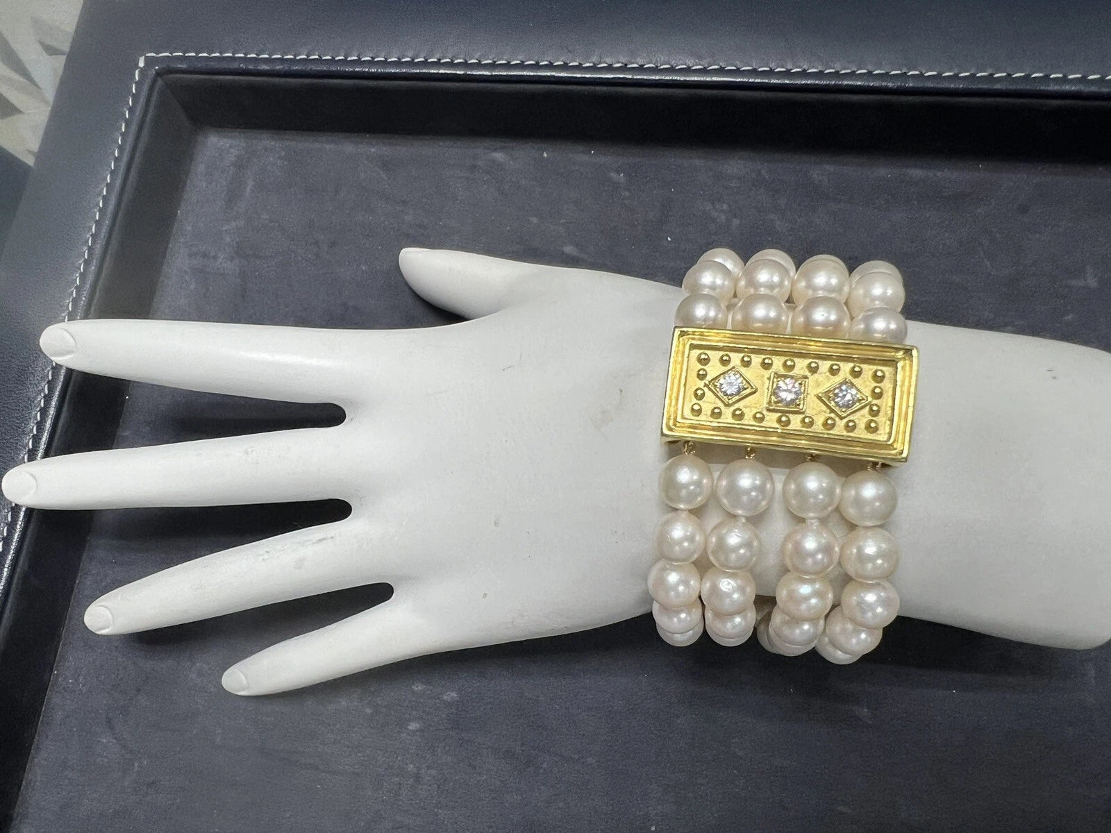 Retro Gold Cultured Akoya Pearl 7 Inch Bracelet 0.35 Carat Natural Diamond Clasp